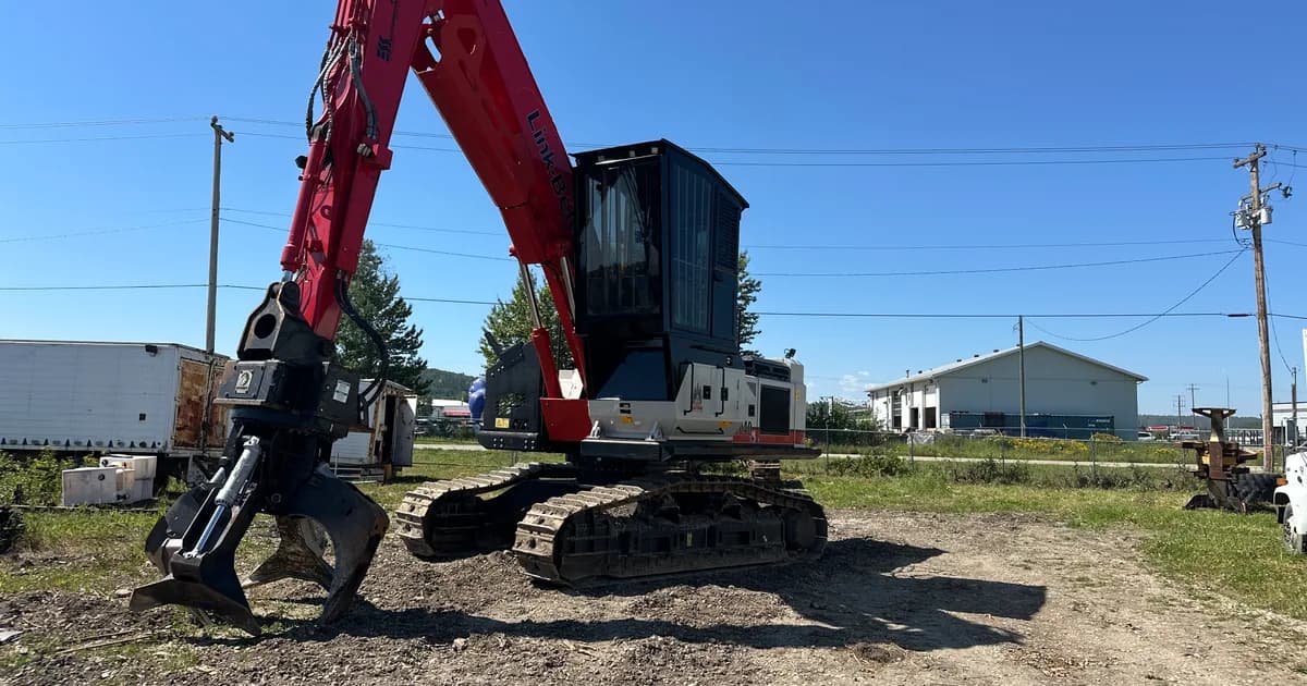2021 Link-Belt log loader — the kind of unit alternative lenders finance for challenged-credit logging files